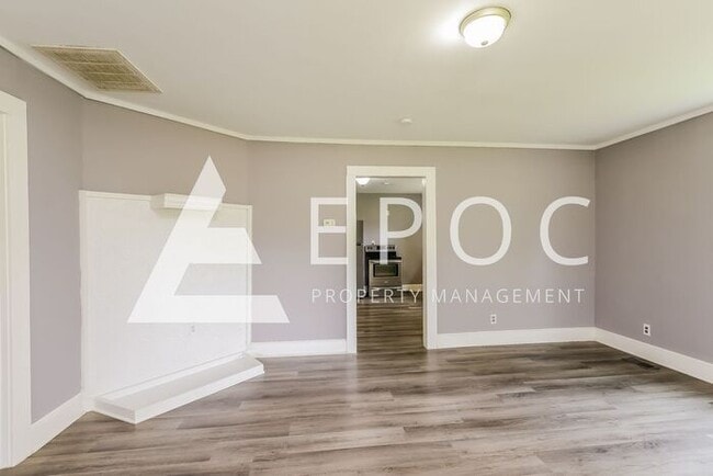 Building Photo - Private 2 Bedroom, 1 Bathroom- Available Now!