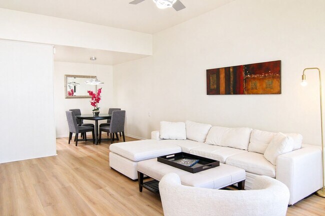 Building Photo - 950 Avenida Carmel
