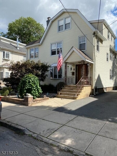 Primary Photo - 5 Morton St