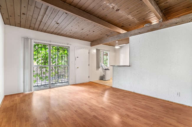 Foto del edificio - 826 S Grand View St