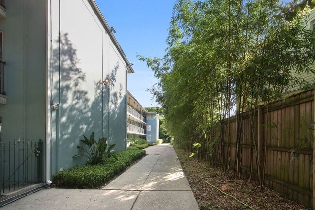 Building Photo - 1615 Gov Nicholls