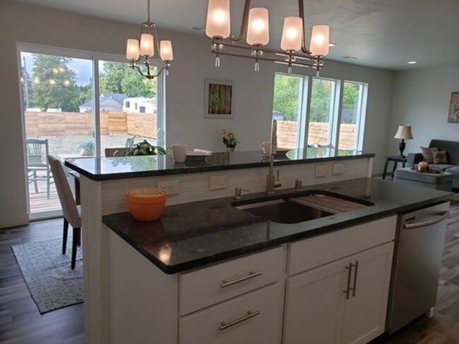 Building Photo - Lease Up- Custom Spokane Duplex