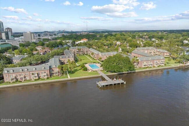 Foto del edificio - 842 Cedar St