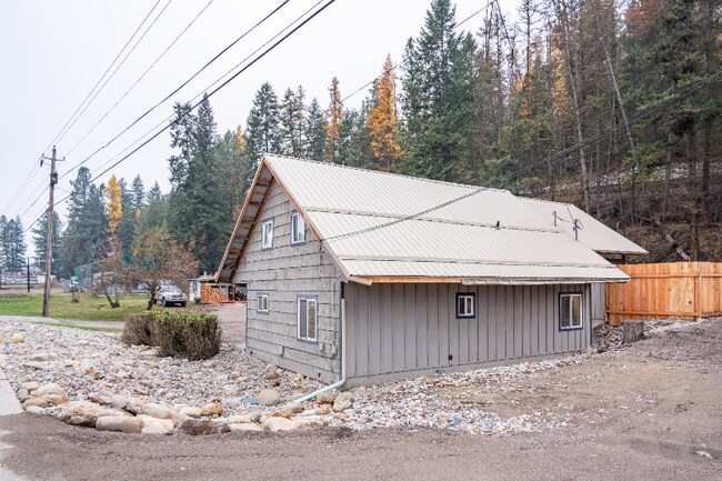 Foto del edificio - 33976 U.S. Hwy 2 W