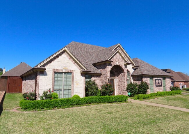Building Photo - Stunning 3 Bedroom, 2-1/2 Bath Home w/Office!