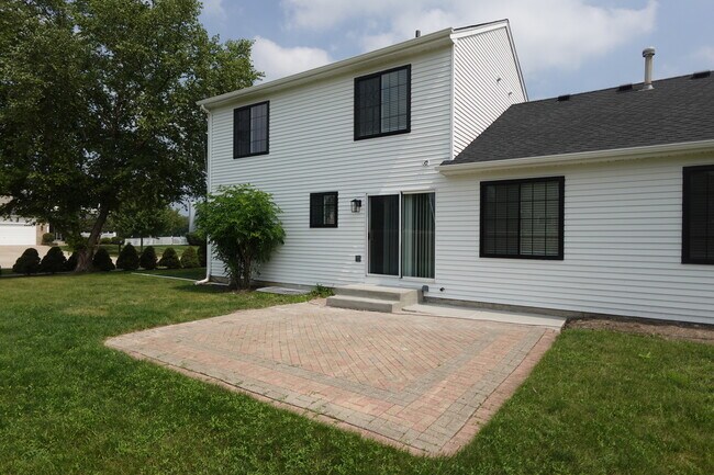 Building Photo - 9669 Dunhill Dr