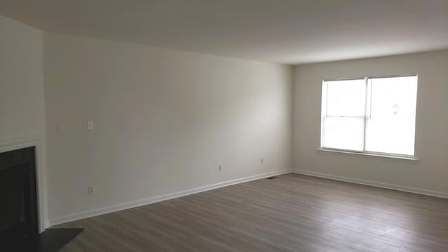 Building Photo - 11 Saddle Ridge Ct
