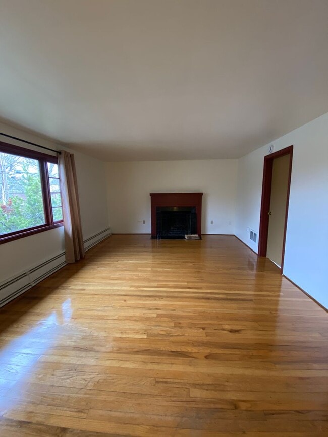 Foto del edificio - Spacious Upstairs 1 Bedroom/1 Bath Apartme...