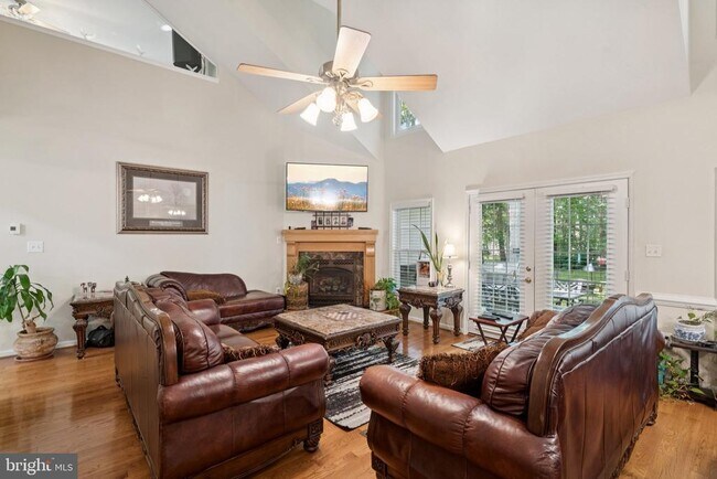 Foto del edificio - 14715 Jennifer Ct