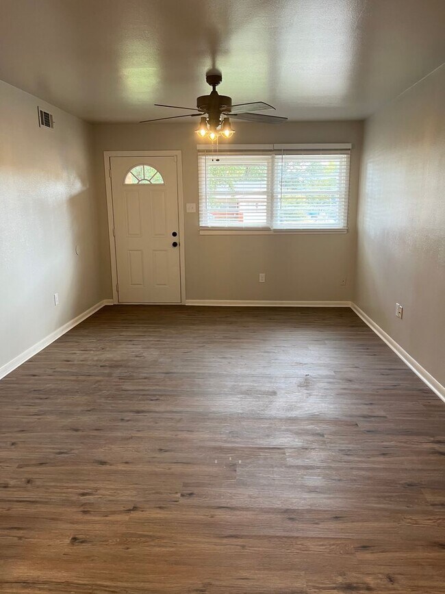Foto del edificio - Just Reduced!