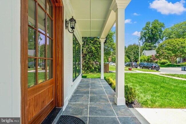 Foto del edificio - 9216 Shelton St