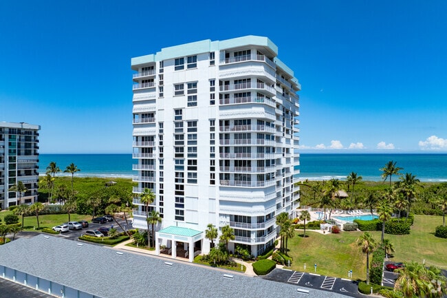 Aquanique Ocean Club