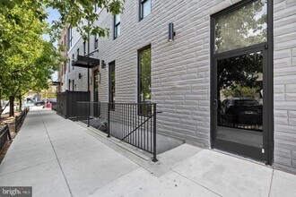 Building Photo - 400 S Conkling St