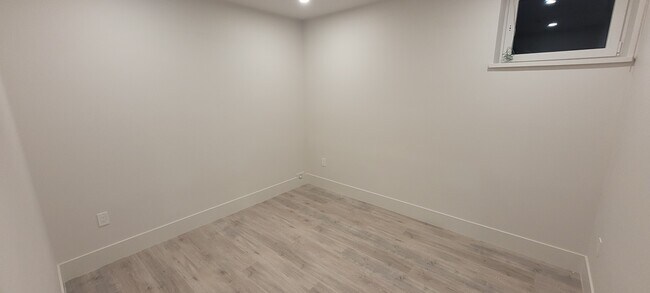 Photo du bâtiment - 5813 Canada Way