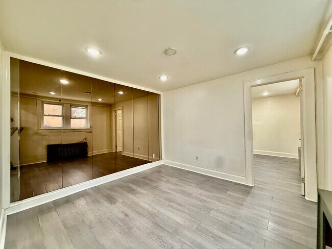 Foto del edificio - 7021 Durham Ave