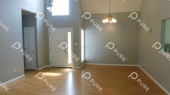 Foto del edificio - 632 Forest Lakes Dr