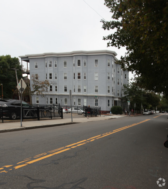 Building Photo - Magazine Street Apartments