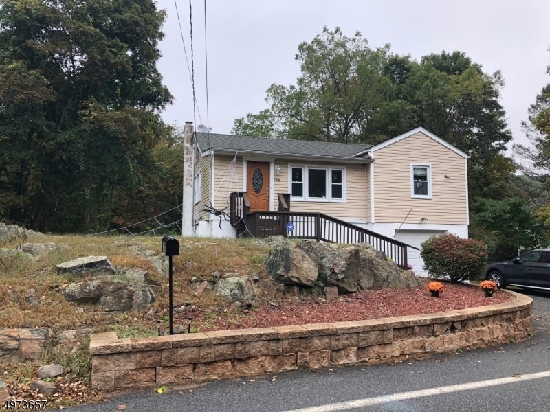Primary Photo - 568 Macopin Rd
