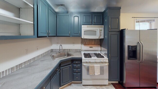 Foto del edificio - Room in 4 Bedroom Home at 809 Thayer Ave