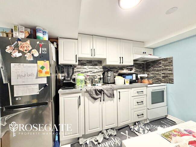 Photo du bâtiment - Cozy 1-Bedroom Basement Apartment in a Quiet Oshawa Neighbourhood