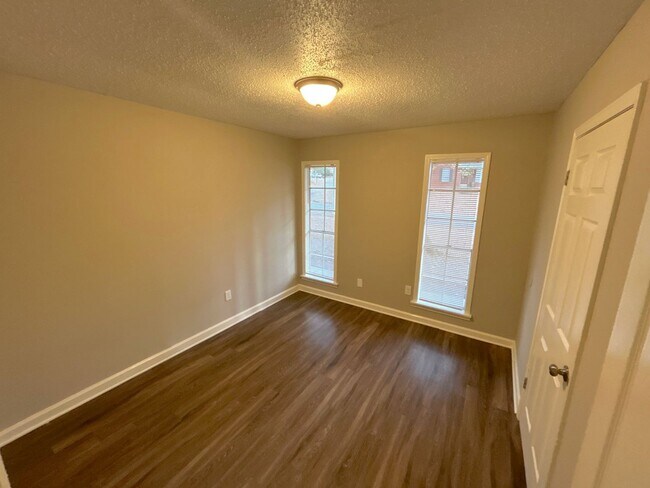 Foto del edificio - 3064 Greenbranch Dr