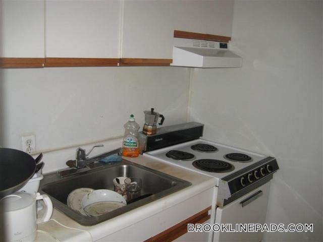 Foto del edificio - 208 Winthrop Rd