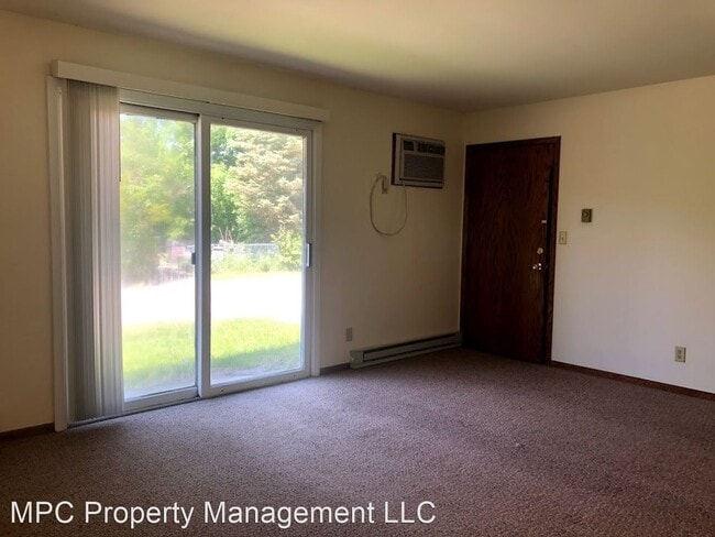 Building Photo - 700 Browns Lake Dr