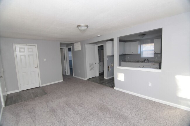 Building Photo - Charming 2 Bed, 1 Bath Home with Move-In S...