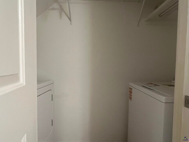 Building Photo - 137 N Springs Ct