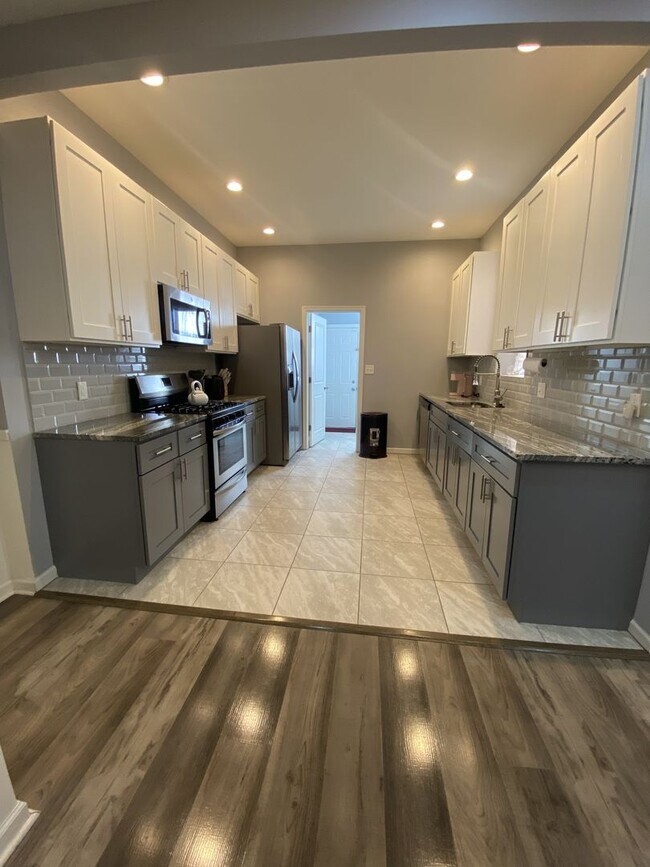 Foto del edificio - 5706 Warrington Ave