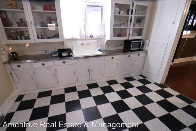 Building Photo - 2 br, 1 bath Apartment - 421 S 300 W