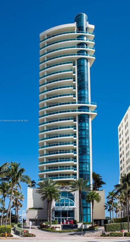 Primary Photo - 5025 Collins Ave