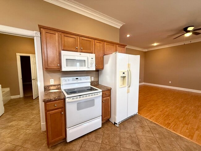 Foto del edificio - 98 Melrose Dr