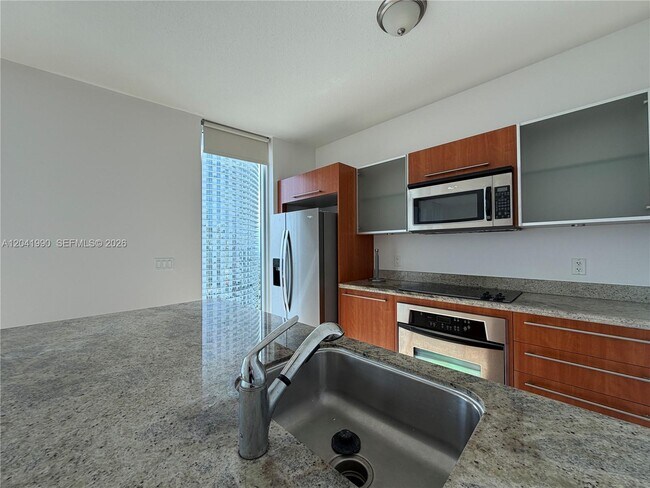 Foto del edificio - 185 SW 7th St