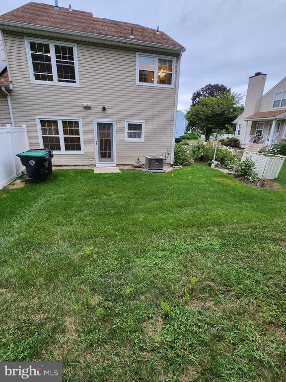 Primary Photo - 12 Pondview Ct
