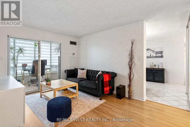 Photo du bâtiment - 155 Hillcrest Ave