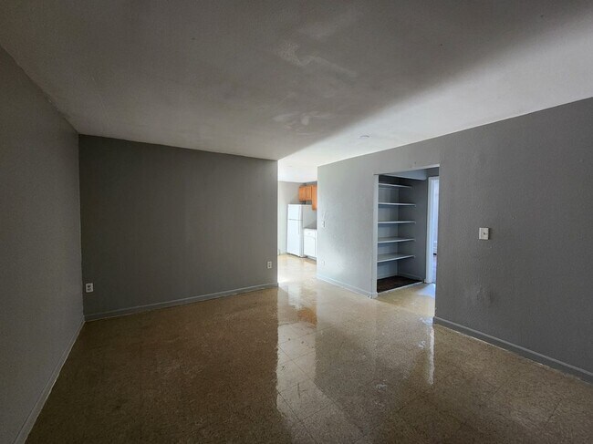Foto del edificio - 1600 Clinton St