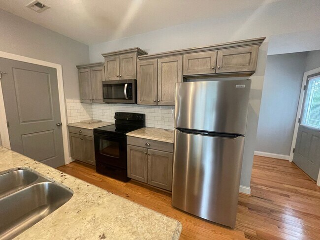 Foto del edificio - Nice, Newer Duplex Townhouse