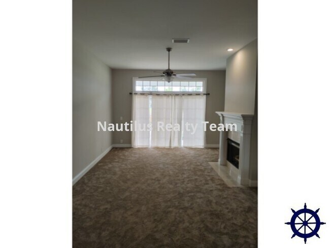 Foto del edificio - 2109 Country Club Dr