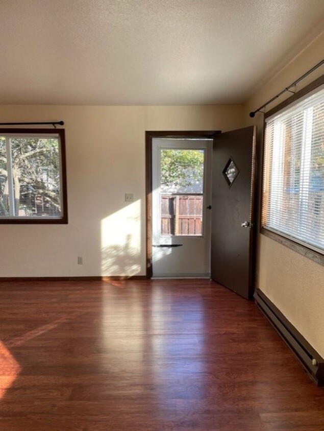 Foto principal - 420 9th Ave W