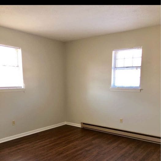 Building Photo - 212 Elm St