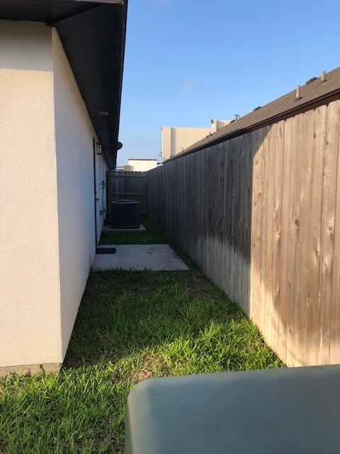 Building Photo - 205 Teak Drive