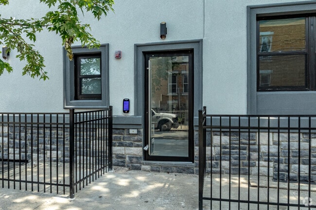 Entrance - 22 Fleet St