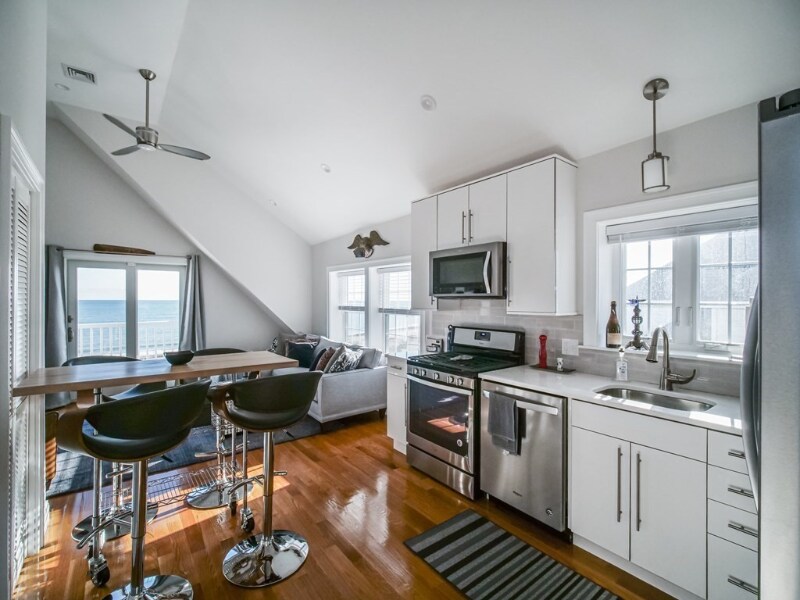 Foto principal - 148 Winthrop Shore Dr