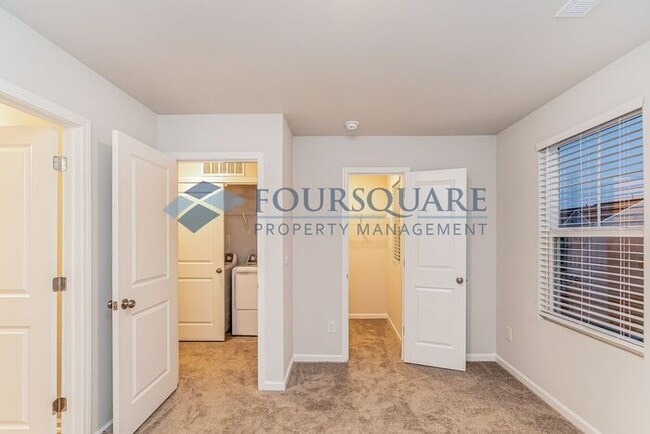 Foto del edificio - Modern 3-BR / 3.5/4-BA Townhome – New Construction in Apex (Carolina Springs)