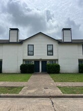 Building Photo - 2705 Wimbledon Ct