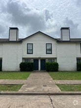 Building Photo - 2705 Wimbledon Ct