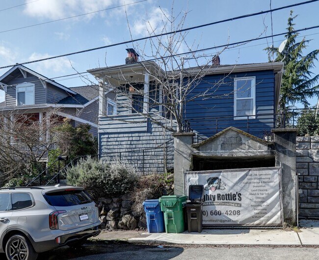 Foto del edificio - Charming 4 Bedrooms Madison Valley Bungalow Home