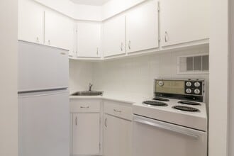 Building Photo - 3495 Av. Van Horne