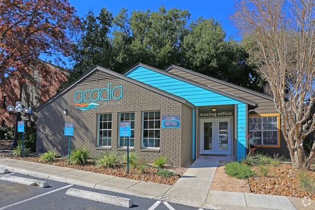 Leasing Center - Acadia on the Lake